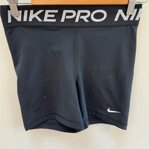 Nike Pro 365 Women’s 5” Shorts Size Medium